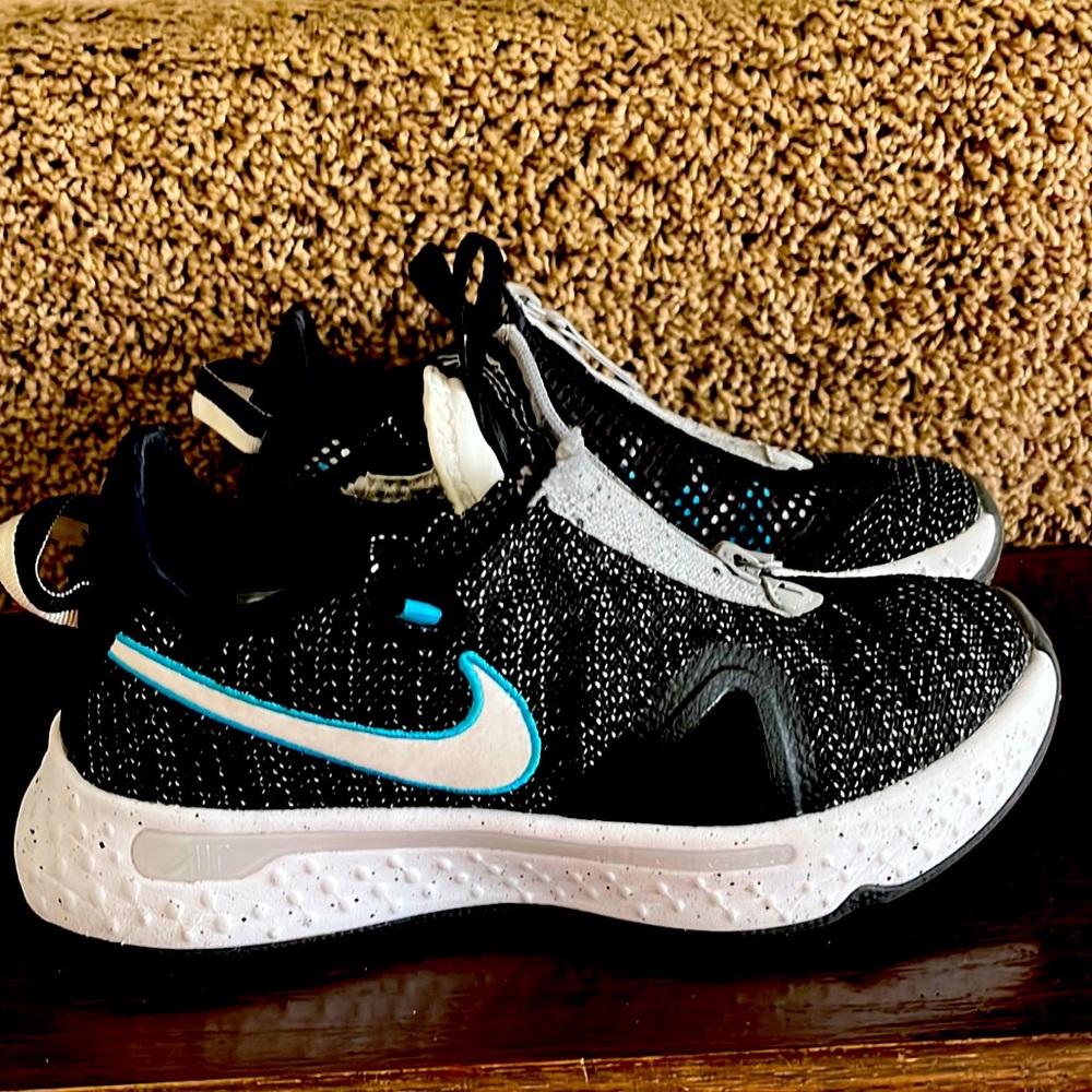 Nike Air Strobel Basketball shoes- size 5.